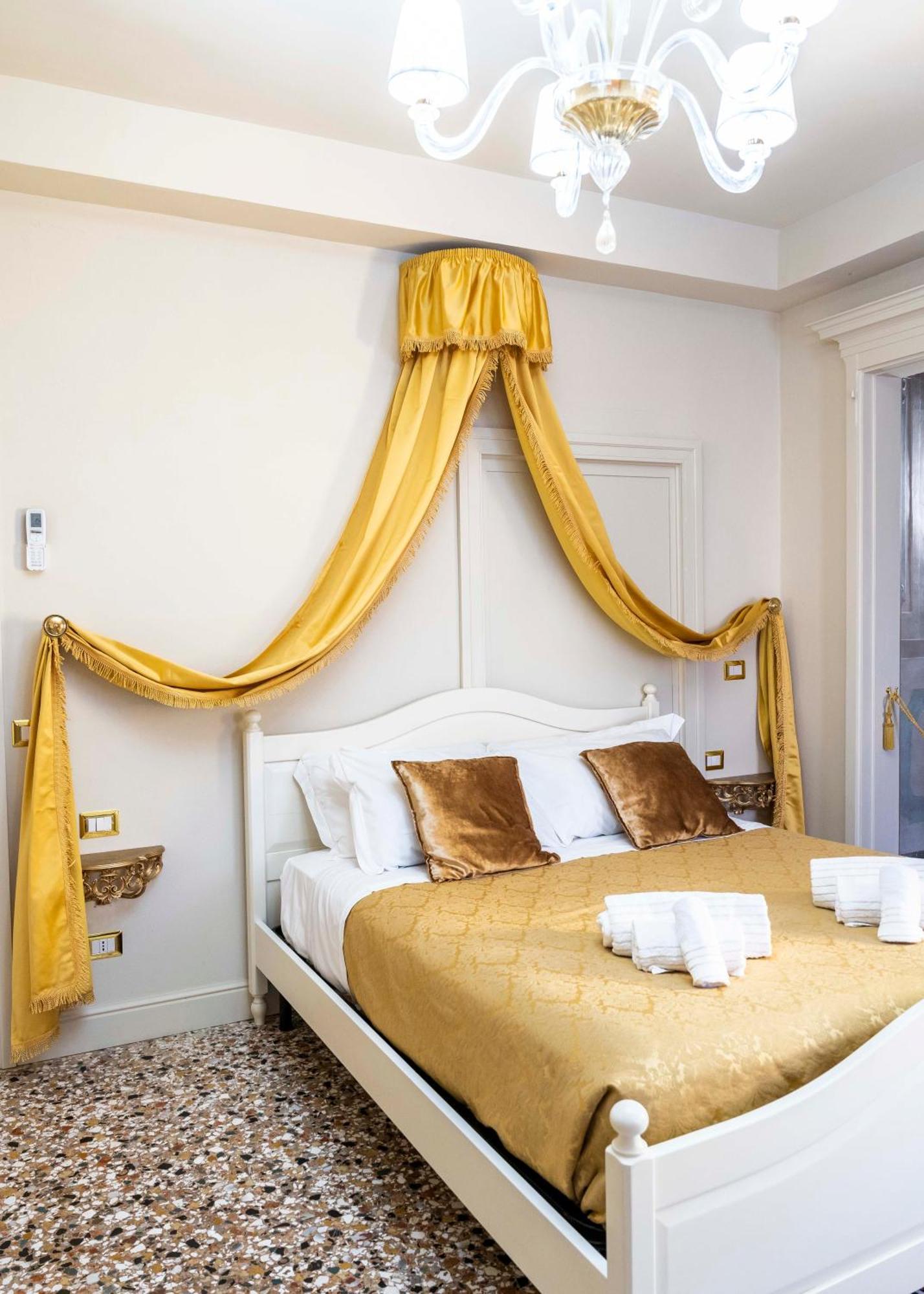 Palazzo Titti Rialto Suites Venedig Eksteriør billede